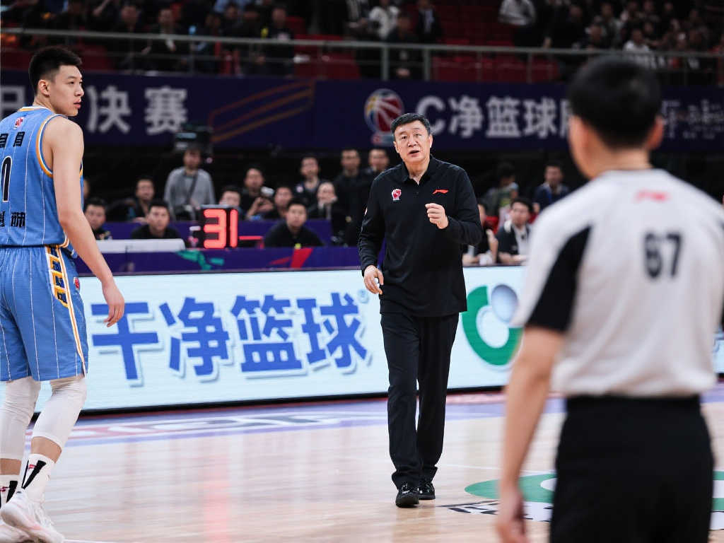 他先后效力